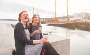 filles au pair qui profitent de la vie locale
