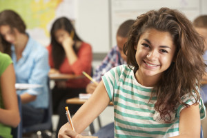 jeune fille en cours de langues
